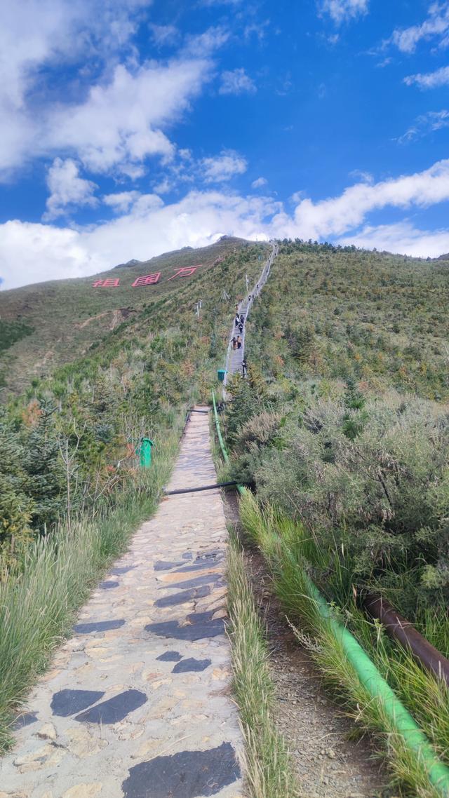 爬拉萨南山公园