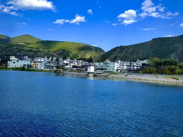 丽江清溪水库!不是景点,却藏着20℃的诗意秘境