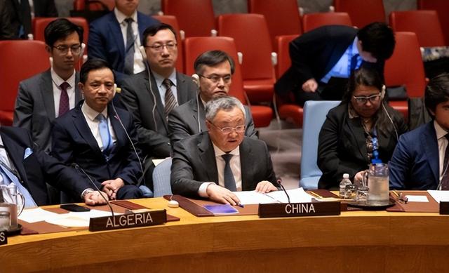 握着话筒不放手，特朗普独骂1小时，无一人幸免，中国被特别关照