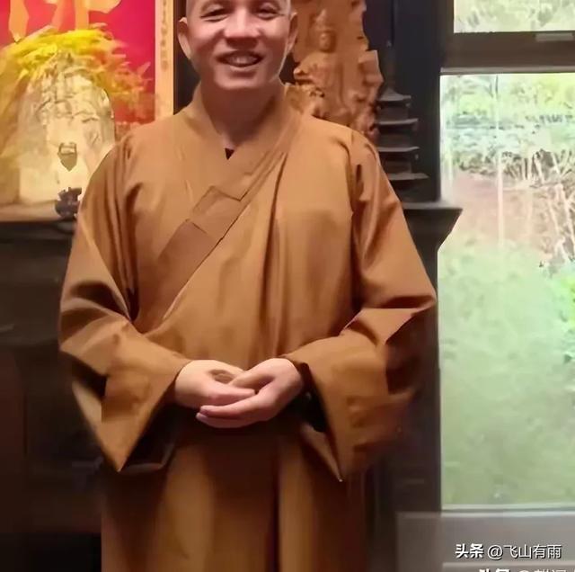 少林寺新方丈刚上任就出状况，网友翻出旧照质疑，这事是咋回事？