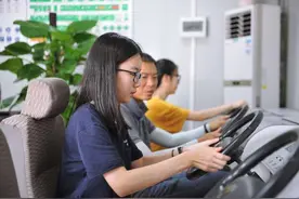 考了驾照不敢自己一个人开车上路怎么办？老司机：有的是办法图片