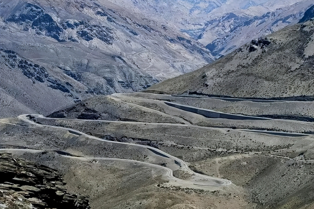 中国最长的公路	，全长超1万公里，它到底长啥样？自驾党必看