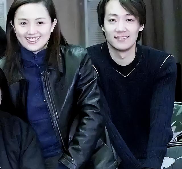 离春节只剩1个月，52岁辛柏青终于传出喜讯，朱媛媛可以放心了！