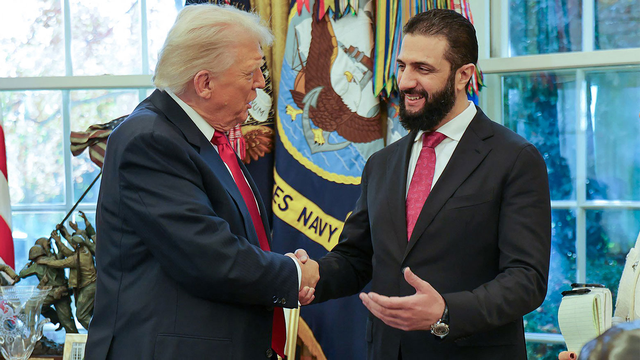 朱拉尼摘掉“恐怖分子”帽子进白宫，特朗普又收下一个“小弟”？