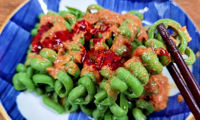 调芝麻酱，放油放水是大错！火锅店老板教我一招，爽滑细腻太香了