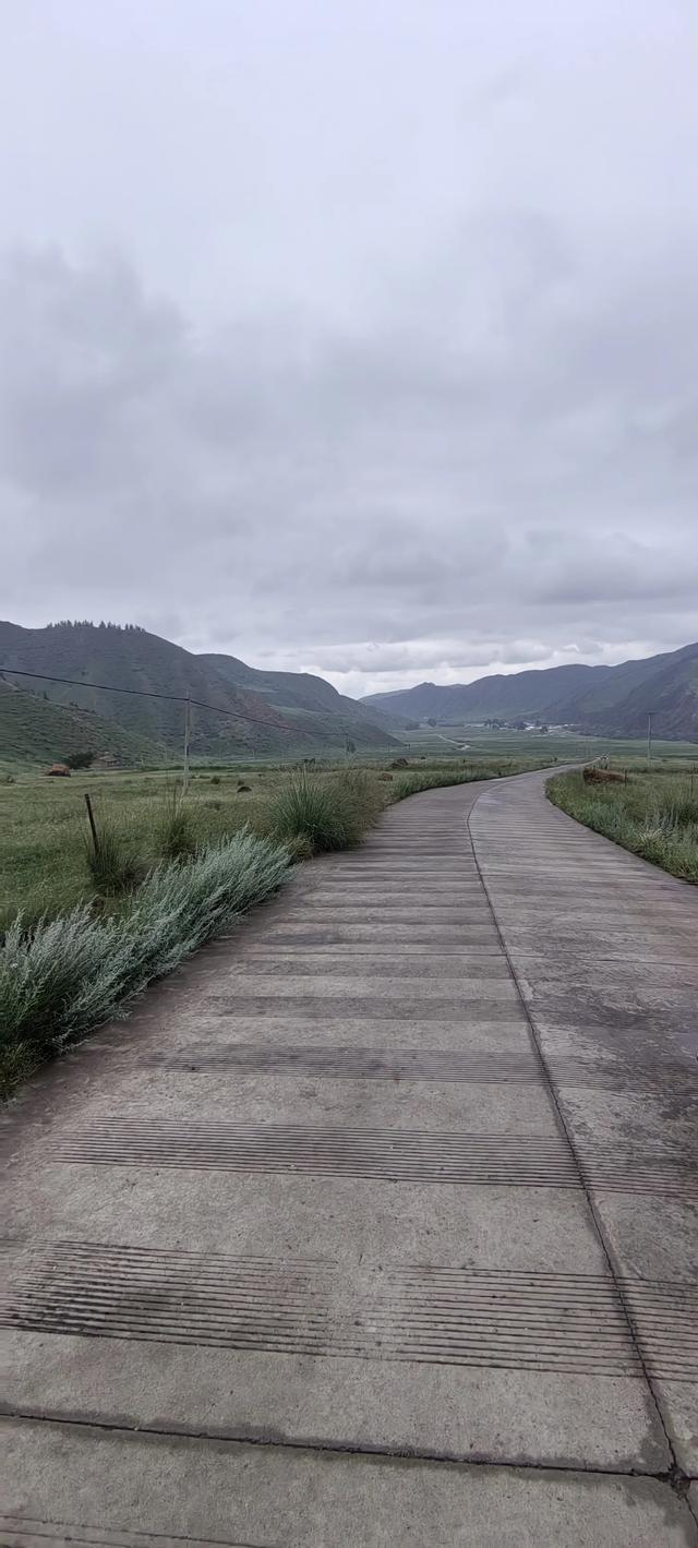 马蹄寺千佛洞旅游文化景区。