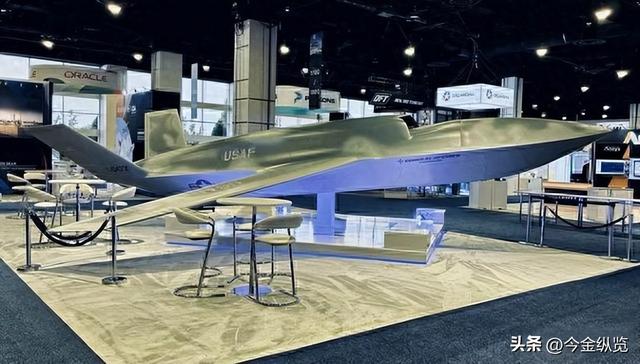 美国新型无人机登场，隐身与AI操控，未来战争进入"人机协作"时代