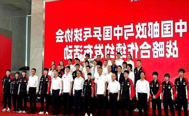 国乒大合照！暴露真实地位，王楚钦、王曼昱靠边站，C位实至名归