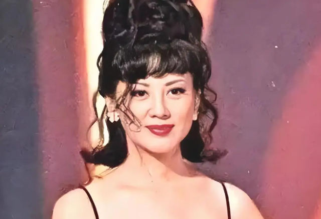 她是中国第一美妇，坐牢、离婚、拍三级片，还因太美被克林顿接见