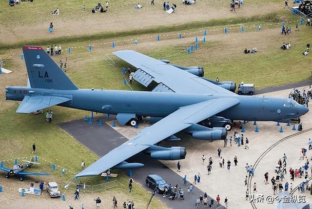 高市打出最后一张牌？中俄联合巡航后，美国核动力战机惊现日本！