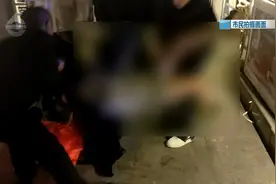 深夜，女子在水中挣扎呼救！城管、水警、120紧急到场图片