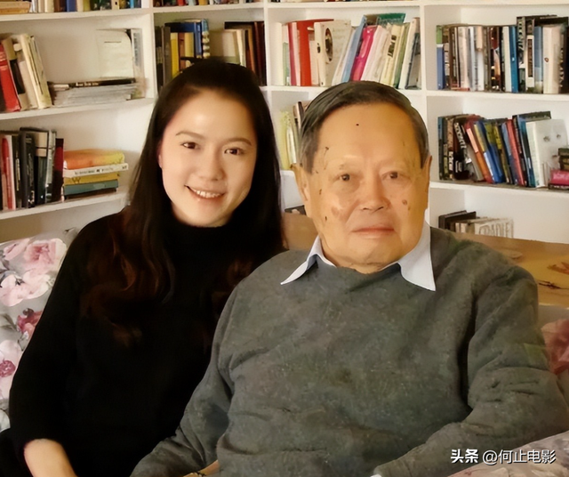杨振宁家庭情况曝光：三个儿女无人继承物理学，与翁帆关系也很好