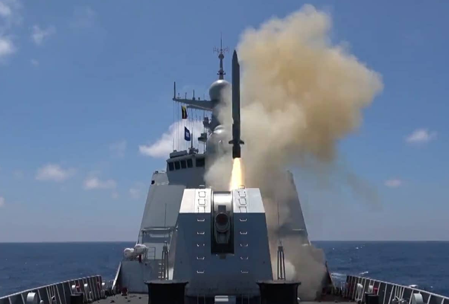 福建舰正式入列，三航母时代开启，中国再次用技术解锁战略难题