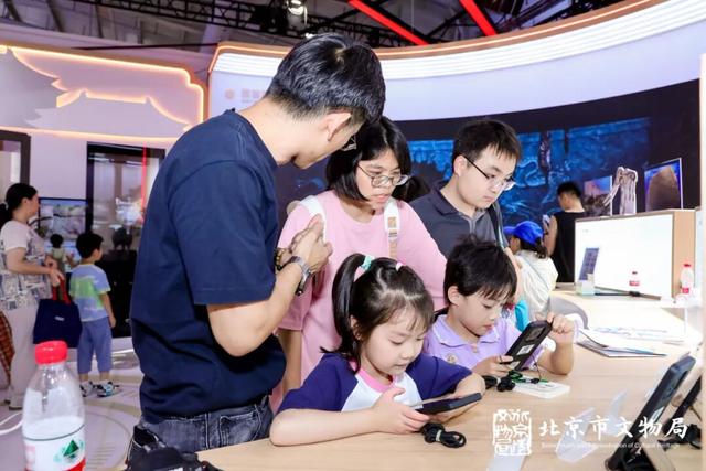 2025服贸会｜不舍再见，明年再会！服贸会文博展区5天解锁 “博物馆新玩法”：看、摸、带、玩一次体验全