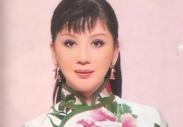 她是中国第一美妇，因为太美被克林顿接见，为显年轻28年不近男色