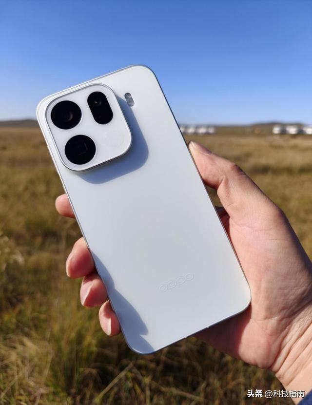 指纹尴尬？镜头突兀？Find X9 Pro用工艺让手机秒变高定
