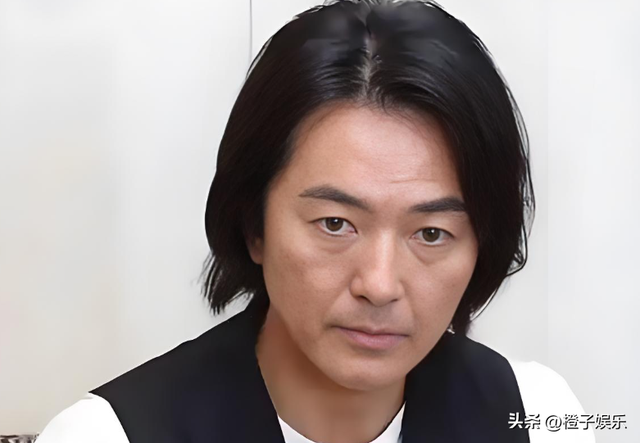 21岁拍三级，30岁被出轨，38岁嫁大佬，如今52岁没孩子也被宠成宝