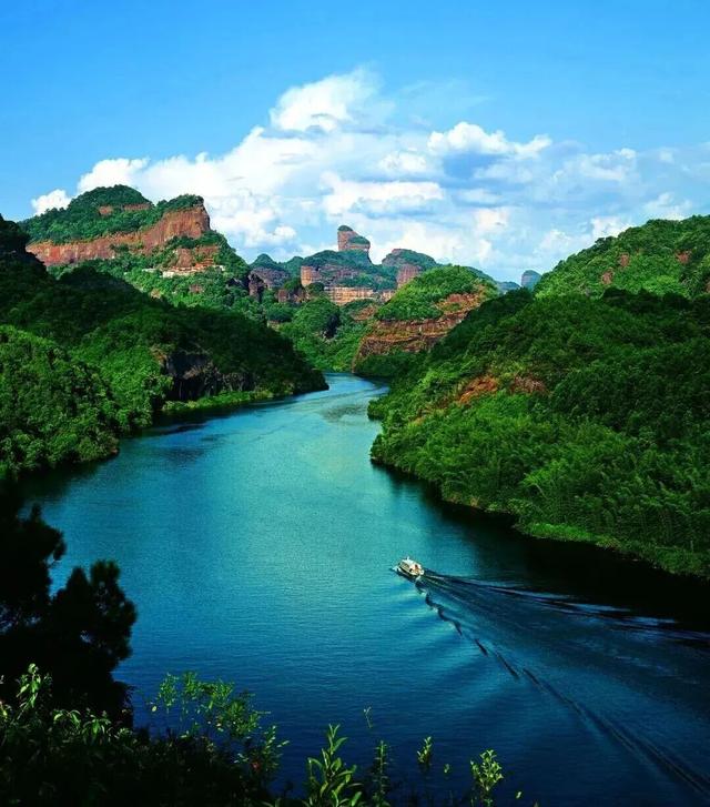 共赴“银杏之约”！香港千人旅游专列抵韶