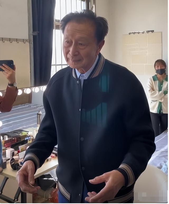 86岁宋世雄现状：定居北京老到认不出，托举儿女成才却都不在身边
