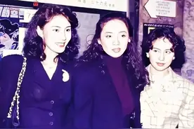 何超琼与李嘉欣同框，梅艳芳面无表情，她们真不是一个档次图片