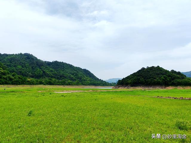 亭下湖