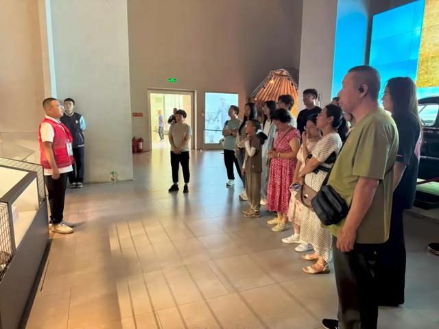 “小小讲解员”走进乌兰夫纪念馆开展志愿服务活动