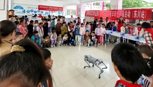 2025年全国科普月大篷车联合巡展惠及昆明三地超7000师生