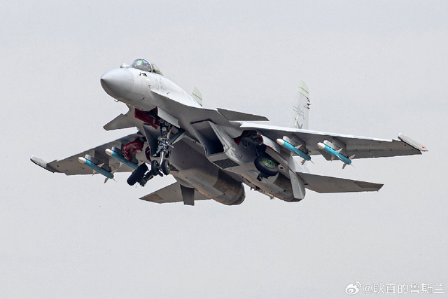 距离148公里，突然锁定日本战机！解放军歼-15T，优势毫无悬念