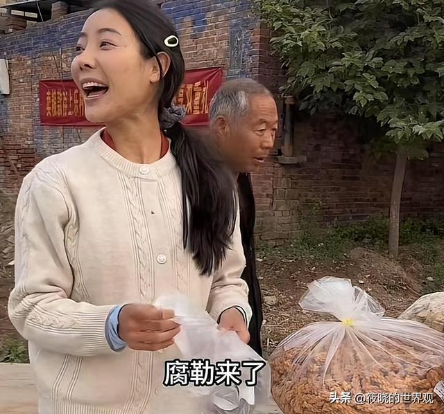 警惕“造神”陷阱！边哭边道歉的李福贵，给所有带货网红提了个醒