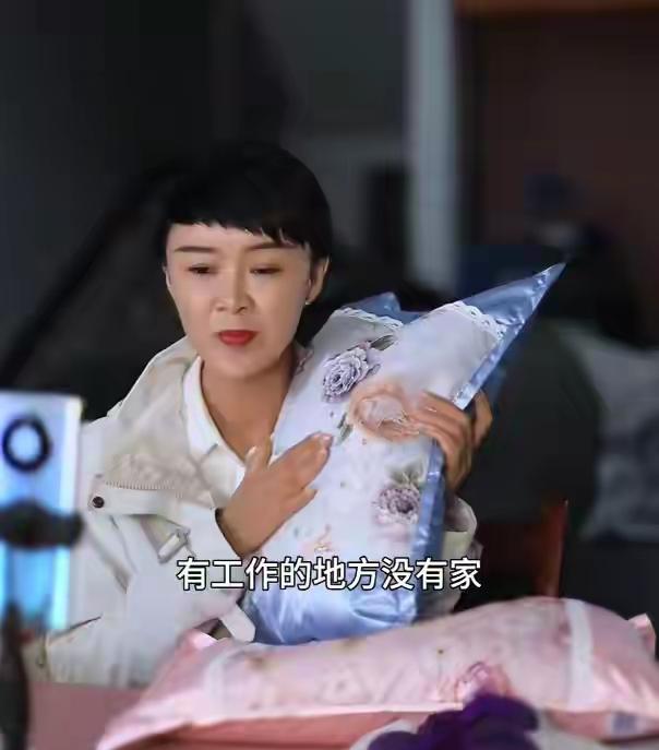 舅舅曝贺娇龙临终细节，靠机器维持心跳	，最后一条朋友圈让人泪目