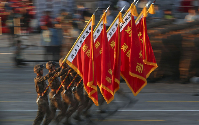 日本不惜下血本，花560亿也要搅浑93阅兵，毛主席当年还是心软了