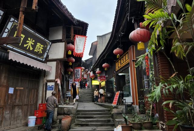 四川严重被低估的冷门古镇，喝茶打牌生活很安逸，却少有人知