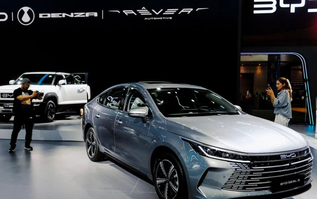 欧洲还在激烈讨论燃油车，中国早已征服电动车，动身下一个战场