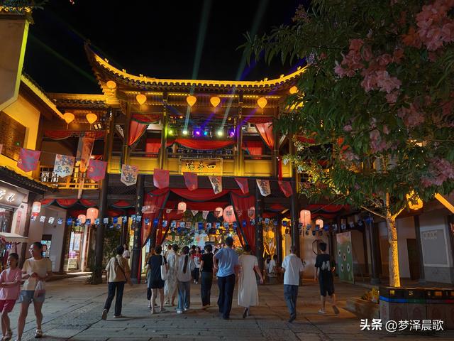 云梦：七夕祥云湾 光影织鹊桥