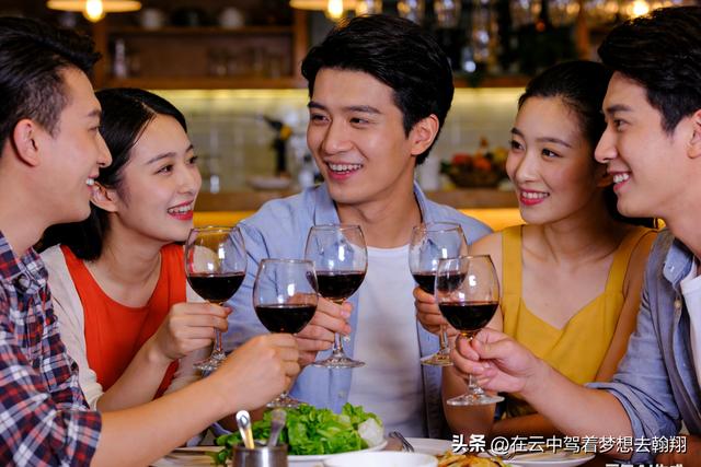 12月20日白羊座桃花运：主动出击，桃花直接撞满怀！