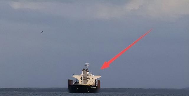 沉寂24小时后	，特朗普乖乖放人，中国军舰出动，传递了哪些信号