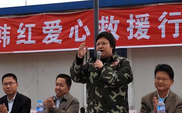 贪污上亿、假慈善？被实名举报的韩红，如今连坐椅子都成了“错”