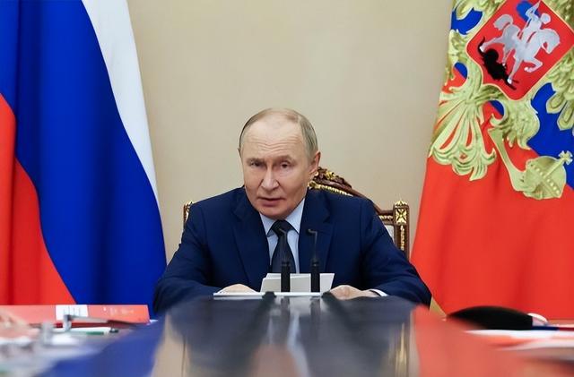 俄罗斯“末日武器”亮相，核博弈升级背后暗藏危机！