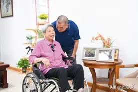 黎明：壮族姑娘上北京，握手同欢主席亲图片