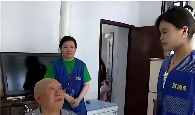 江苏大一女生开养老院	，无人入住却有近400名客户，员工全是60后