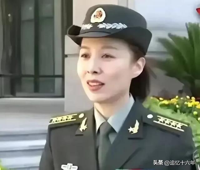 王亚平晋升大校军衔，胸前5牌勋表霸气，可能是首位登月嫦娥