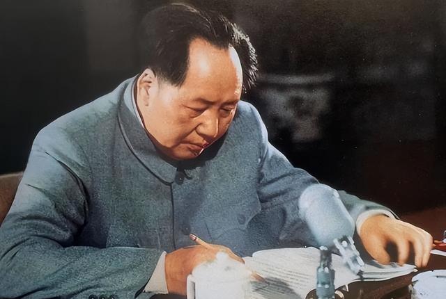 为什么毛主席不允许英雄纪念碑碑文中，提及“中国共产党”？