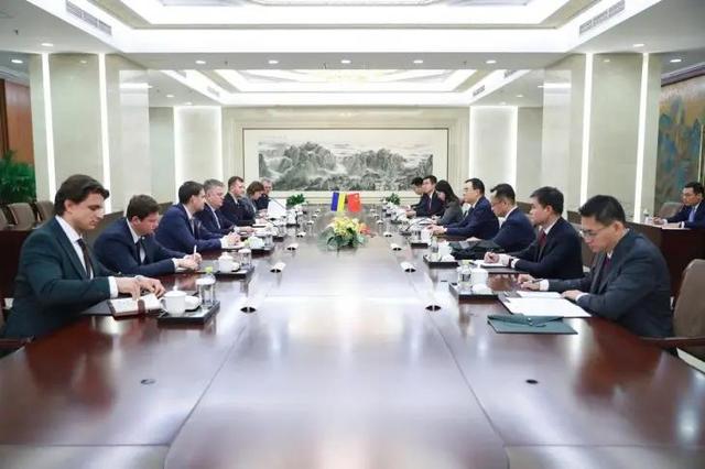 乌方访华回国后	，泽连斯基通告全球，恐要制裁中方，理由简直荒唐