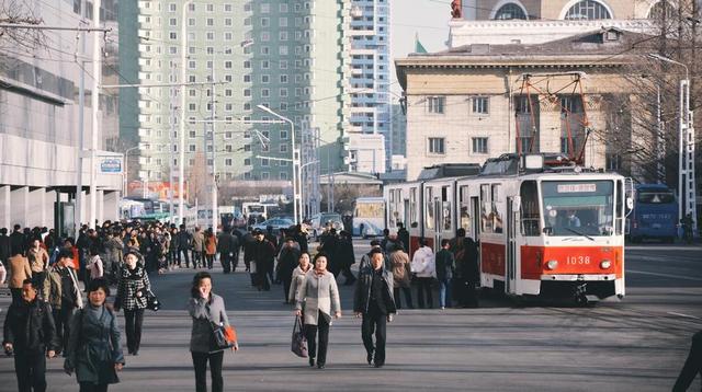 被称戏台上的国家！旅游受限、榜样塑造，朝鲜的表演竟源自苏联