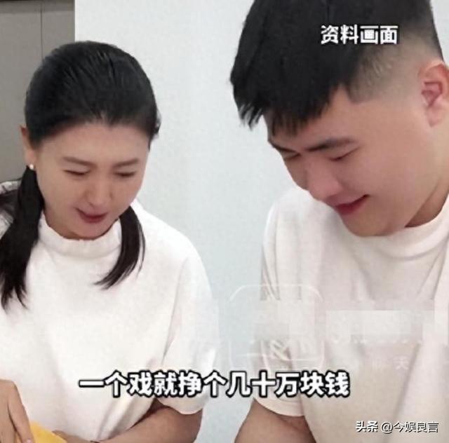 闫学晶没想到	，2026年刚开年，老搭档冯巩就给她上了生动一课