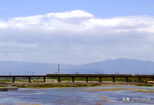 铁道风景线 | 黑河映铁骨，四季见风华