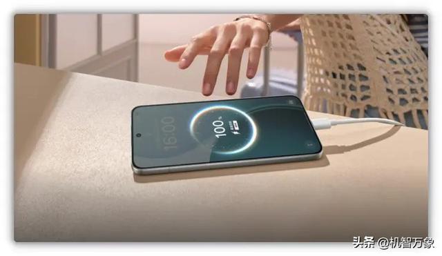 小中大全系直屏，疑似OPPO Reno15系列工程样机曝光，新增一个杯型