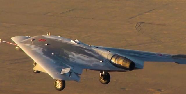 震撼！空军宣传片信息量巨大，超大黑影掠过	，轰20或许真要来了