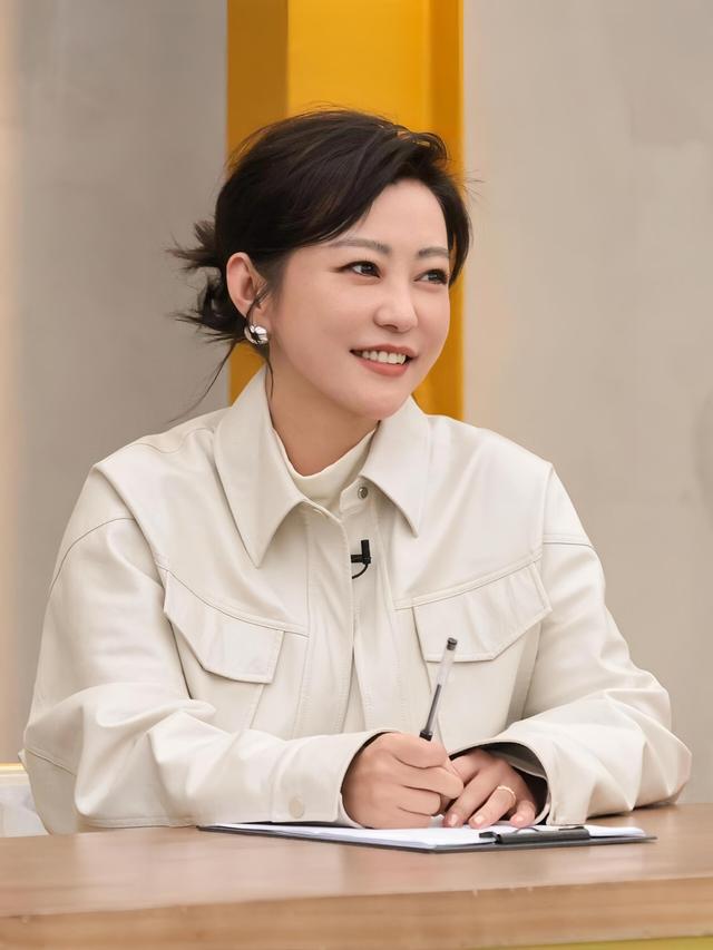 陪玩陪睡根本不够！集体开嫖、舔手指、互撕，背后的事捂不住了