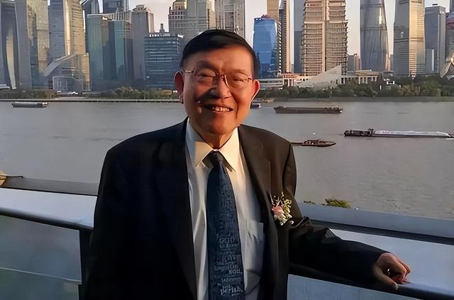 仅差1美元，他误成芯片霸主，同门师弟却弃美回国，誓死突围！